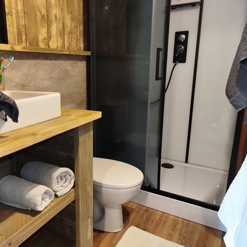 Lodge 4 personnes - Chalet 27m2 avec salle de bain - 2 chambres