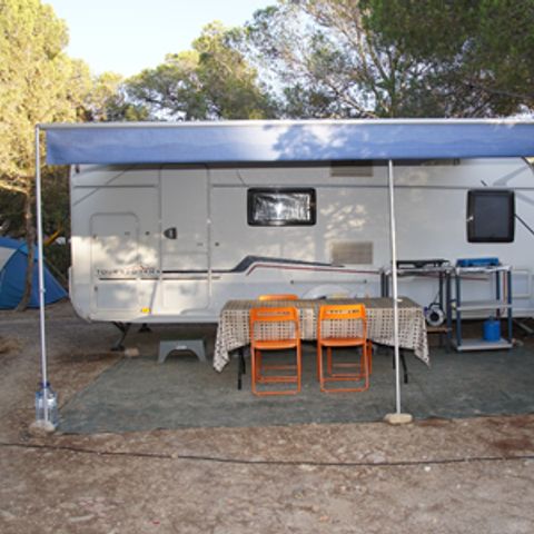 PARCELA - Rojo - tienda + coche (incluido) o caravana - 55m2