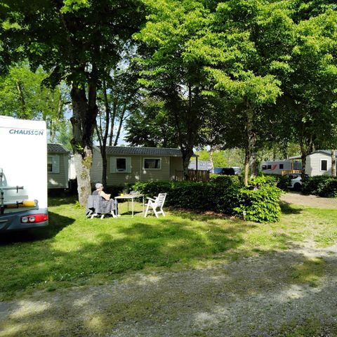STAANPLAATS - Camping auto, tent, caravan - tussen 80 & 100 m².