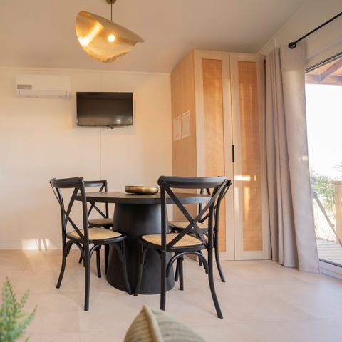 LODGE 4 Personen - Ethnische Lodge (ohne Spa) 1 Zimmer + Schlafsofa Wohnzimmer