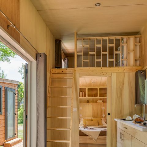 UNUSUAL ACCOMMODATION 4 people - Tiny House 2 bedrooms + Slow Box with river view sleeps 4