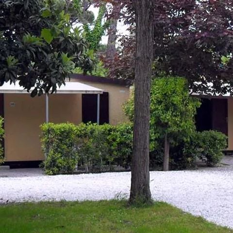 BUNGALOW 2 personnes - 2 personnes avec lit bébé