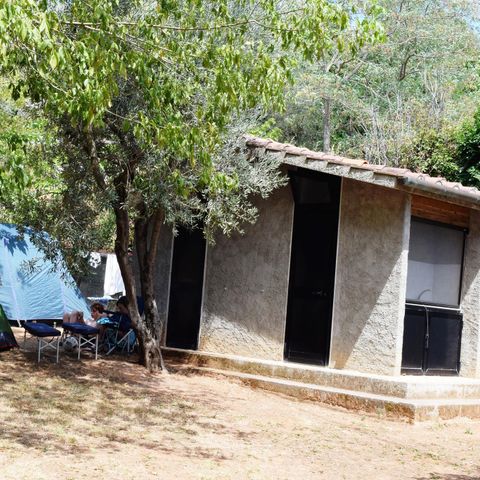 PLOT - Pitch: car + tent/caravan or camper + electricity + private sanitary facilities