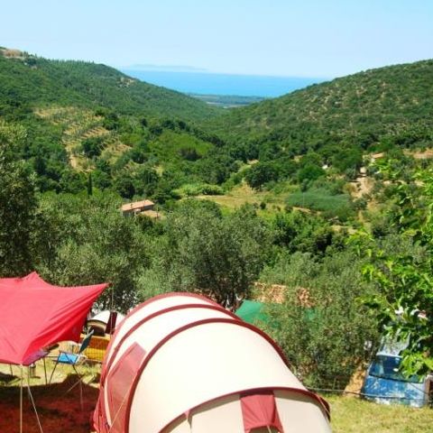 PLOT - Location (Canadian tent)