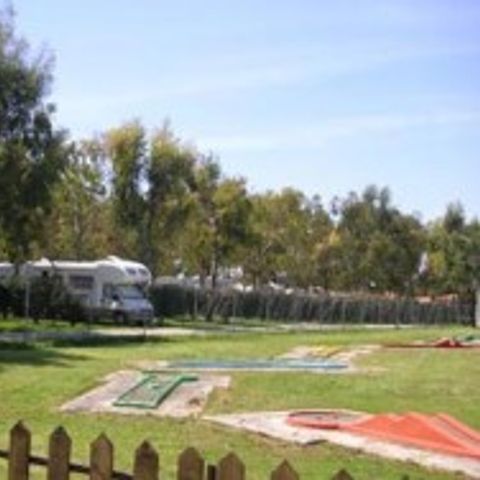 Kampeerplaats - Een camper, caravan of tent van elk formaat.
