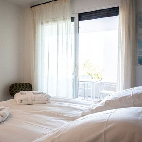 APARTEMENTO 4 personas - Apartamento 4 personas - 1 habitación - Amplia terraza y logia - Vista al estanque y al golf (24E)