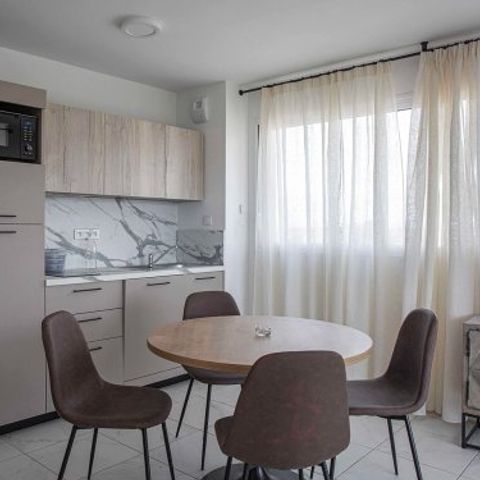 APPARTAMENTO 4 persone - Appartamento 4 persone - 1 camera da letto - Ampia terrazza e loggia - Vista sul laghetto e sul golf (24E)