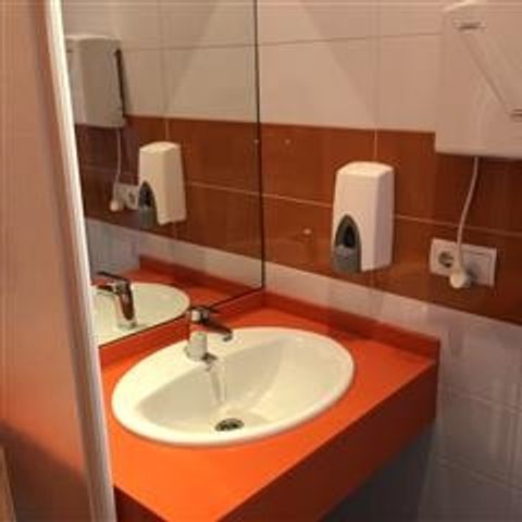 Slaapkamer 4 personen - 2+2 pax huis met badkamer
