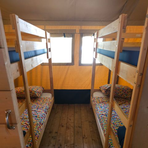 TENTE TOILE ET BOIS 6 personnes - y compris les installations sanitaires