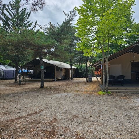 TENDA IN TELA E LEGNO 6 persone - compresi i servizi igienici