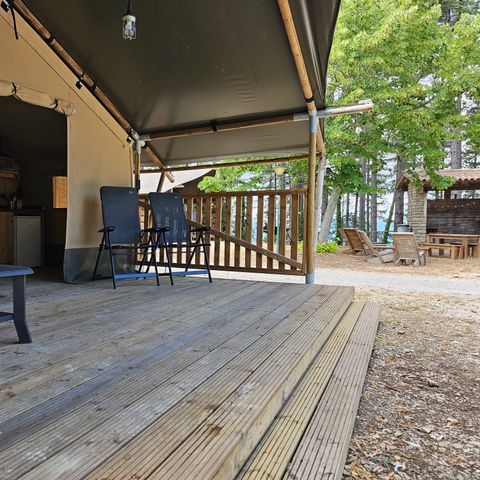 TENDA IN TELA E LEGNO 6 persone - compresi i servizi igienici