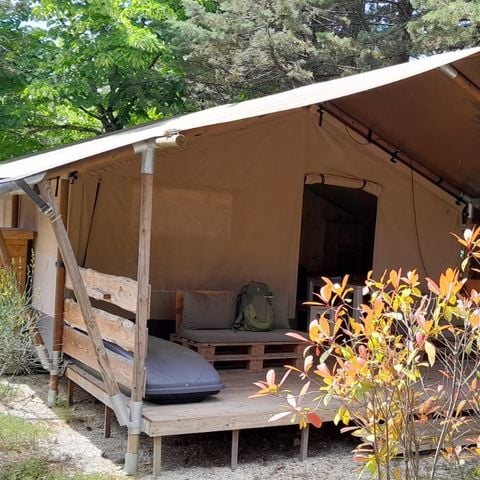 CANVAS AND WOOD TENT 5 people - including sanitary facilities