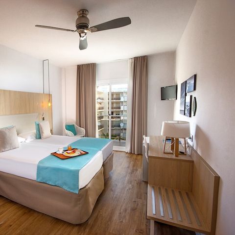 Bedroom 2 persons - Hotel room Standard Pool view C2P