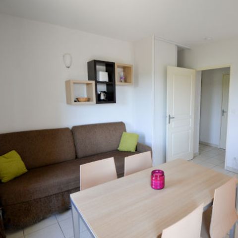 Apartment 6 persons - 6-PERSON FLAT