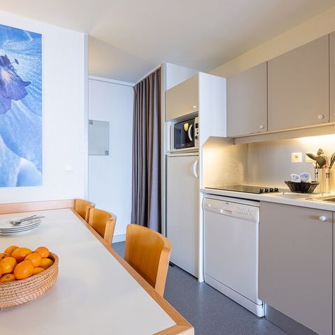 APARTMENT 6 people - FLAT SLEEPS 6 - 1 BEDROOM + 1 SLEEPING AREA - MOUNTAIN VIEWS