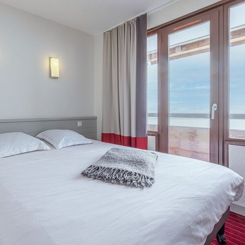 APARTMENT 6 people - FLAT SLEEPS 6 - 1 BEDROOM + 1 SLEEPING AREA - MOUNTAIN VIEWS