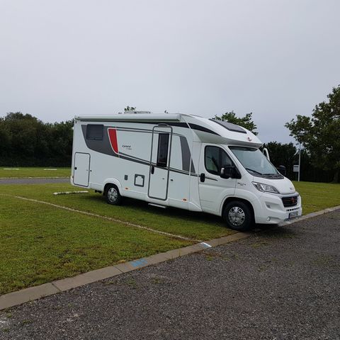 Kampeerplaats - Parkeerplaats voor campers (tenten niet toegestaan)