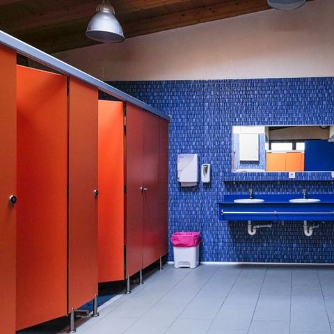 EMPLACEMENT - ESPACE DE STATIONNEMENT POUR CAMPING-CAR (Tentes non autorisées)