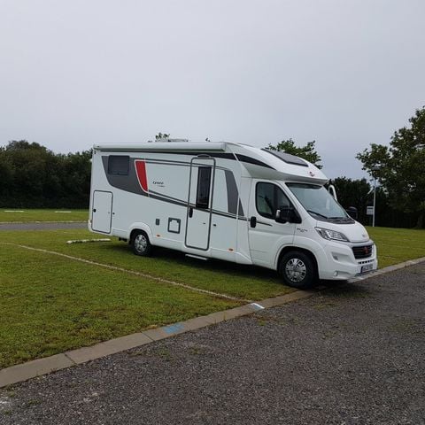Stellplatz - STELLPLATZ FÜR WOHNMOBIL (Zelte sind nicht erlaubt)