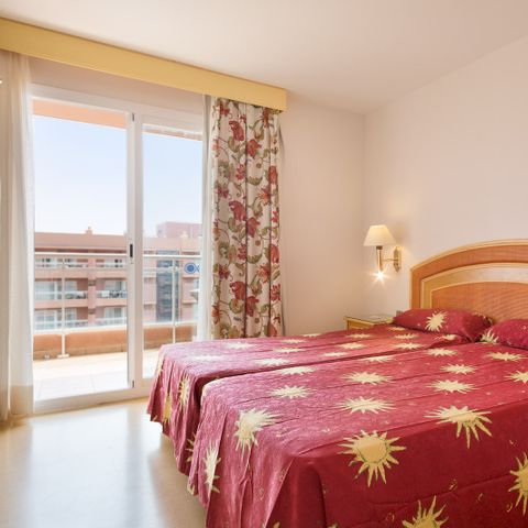 APPARTEMENT 4 personen - 2/4 Zijdelings zeezicht