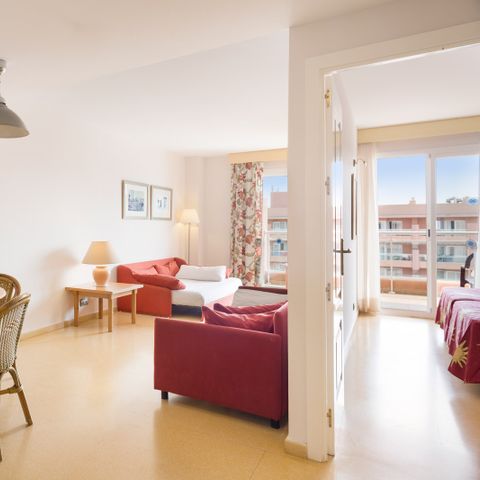 APPARTEMENT 4 personen - 2/4 Zijdelings zeezicht