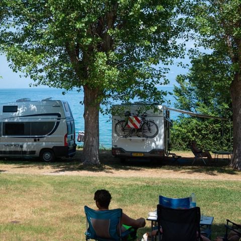 STAANPLAATS - Standplaats met uitzicht op het meer 60 m²