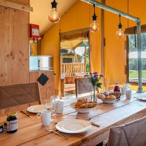 Tente en toile et en bois 5 personnes - Tente Safari Confort Jacuzzi