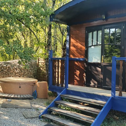 LODGE 3 people - Roulotte ( Premium stay ) air-conditioned/ all-inclusive luxury version with private Spa / 2 pers included
