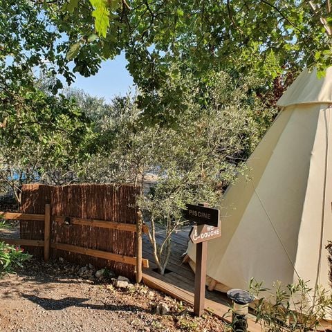 Tent 2 personen - TIPI LODGE 6 m² voor 2 personen met ontbijt en privéjacuzzi met onbeperkte toegang