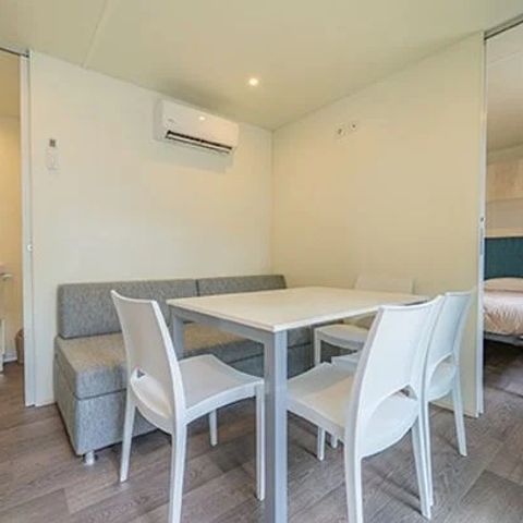 Mobilhome 4 personnes - Premium | 2 Ch. | 4 Pers. | Terrasse surélevée | Clim. | TV