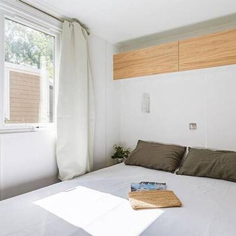 Bungalow 4 personen - Stacaravan | Premium Exclusief | 2 Slaapkamers | 4 Pers | Enig terras | Airconditioning | TV