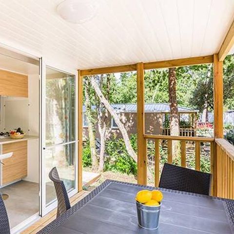 Bungalow 4 personen - Stacaravan | Premium Exclusief | 2 Slaapkamers | 4 Pers | Enig terras | Airconditioning | TV