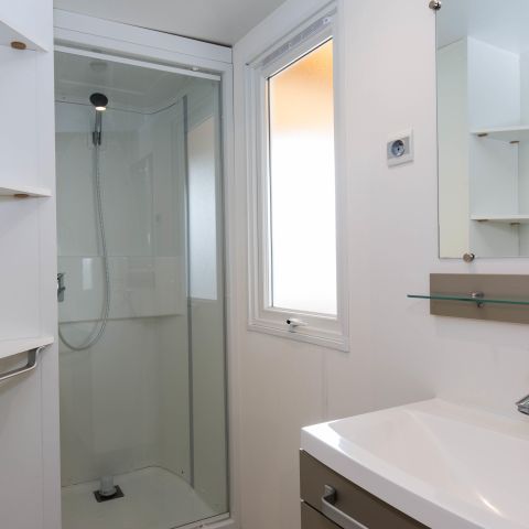 Mobilheim 6 personen - MH 2CH - HALBÜBERDACHTE TERRASSE GESCHLOSSEN