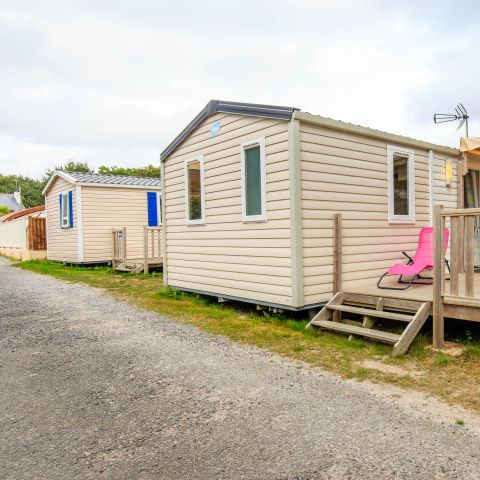Mobilheim 6 personen - MH 2CH - HALBÜBERDACHTE TERRASSE GESCHLOSSEN