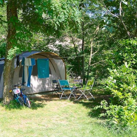 EMPLACEMENT - Forfait confort, 1 tente ou caravane + voiture ou camping-car + électricité