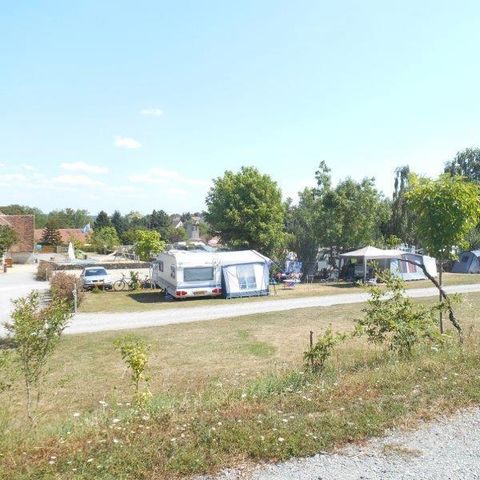 STAANPLAATS - Kampeerplaats met 6 Amp. 1/6 pers