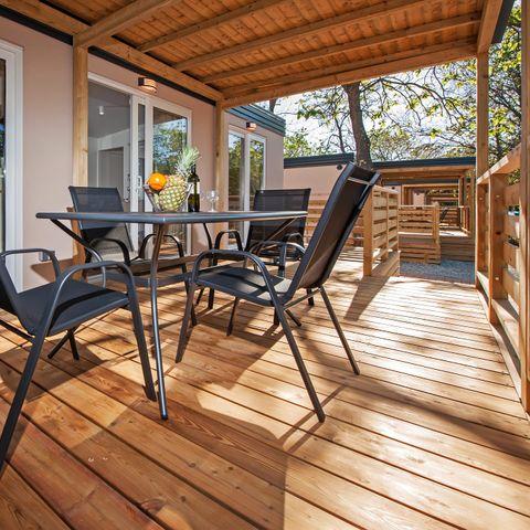 BUNGALOW 6 personnes - Comfort XL | 2 Ch. | 4/6 Pers. | Terrasse surélevée | 2 SDB | Clim. | TV