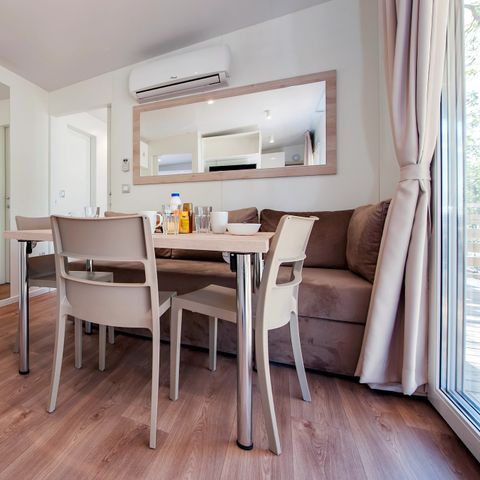 BUNGALOW 6 personnes - Comfort XL | 2 Ch. | 4/6 Pers. | Terrasse surélevée | 2 SDB | Clim. | TV