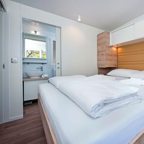 BUNGALOW 6 personnes - Comfort XL | 2 Ch. | 4/6 Pers. | Terrasse surélevée | 2 SDB | Clim. | TV