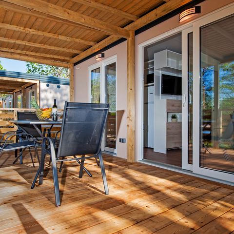 BUNGALOW 6 personnes - Comfort XL | 2 Ch. | 4/6 Pers. | Terrasse surélevée | 2 SDB | Clim. | TV