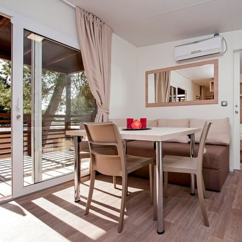 Mobilhome 6 personnes - Comfort XL | 2 Ch. | 4/6 Pers. | Terrasse surélevée | 2 SDB | Clim. | TV