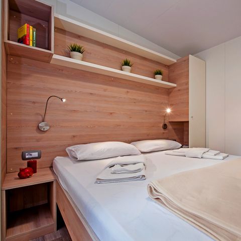 Mobilhome 6 personnes - Comfort XL | 2 Ch. | 4/6 Pers. | Terrasse surélevée | 2 SDB | Clim. | TV