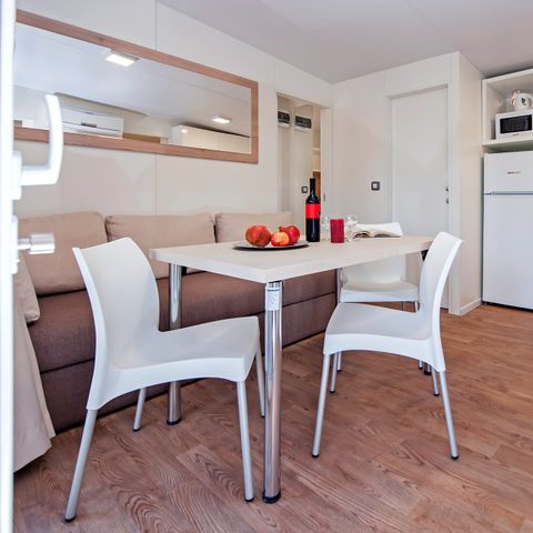 Mobilhome 6 personnes - Comfort XL | 3 Ch. | 6 Pers. | Terrasse surélevée | 2 SDB | Clim. | TV
