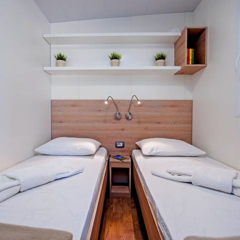 BUNGALOW 6 personnes - Comfort XL | 3 Ch. | 6 Pers. | Terrasse surélevée | 2 SDB | Clim. | TV