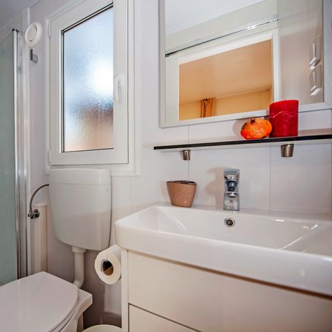 BUNGALOW 6 personnes - Comfort XL | 2 Ch. | 4/6 Pers. | Terrasse surélevée | 2 SDB | Clim. | TV