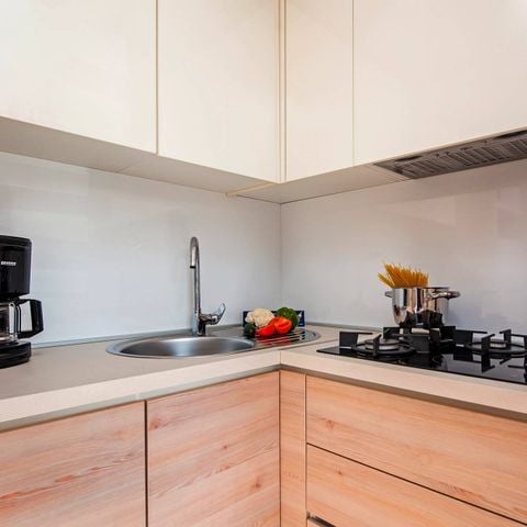 BUNGALOW 6 personnes - Mobil-home | Comfort | 2 Ch. | 4/6 Pers. | Terrasse surélevée | 2 SDB | Clim. | TV