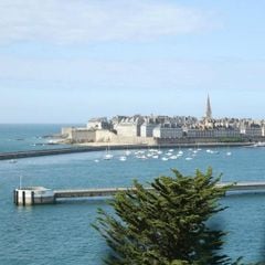 Camping de la Cité d'Alet - Camping Ille-et-Vilaine