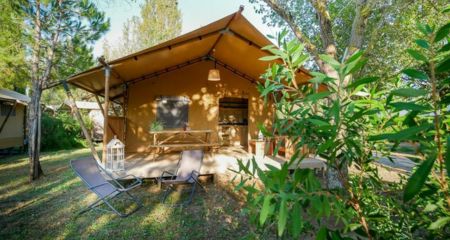 Campings con tienda safari de lona y madera