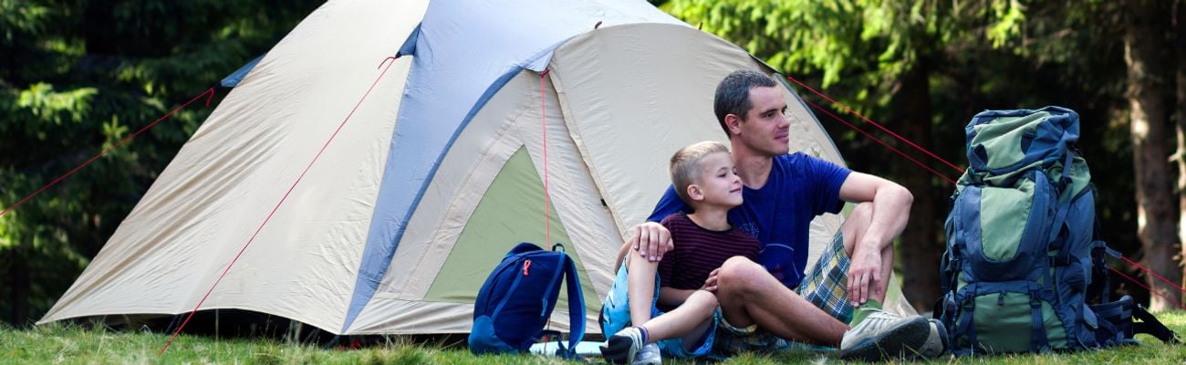 Familie met een tent