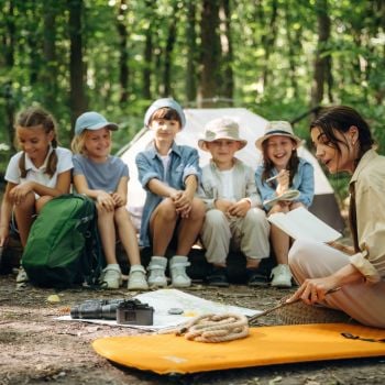 KInderen spelen samen